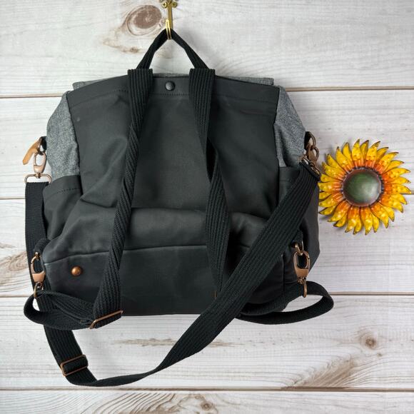 Petunia Pickle Bottom Boxy Backpack Diaper Bag Gray Black Convertible - Picture 11 of 11